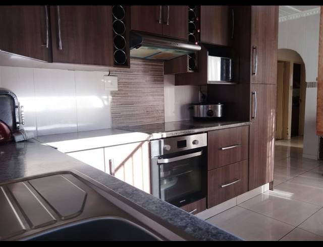 3 BEDROOM HOUSE FOR SALE IN SEBOKENG ZONE 10